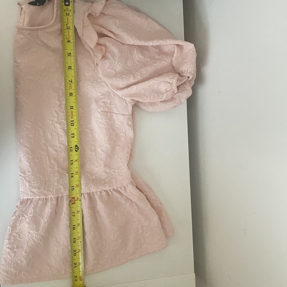 EXPRESS Textured Floral Blouse with Ruffles and Puff Sleeves - Picture 10 of 10